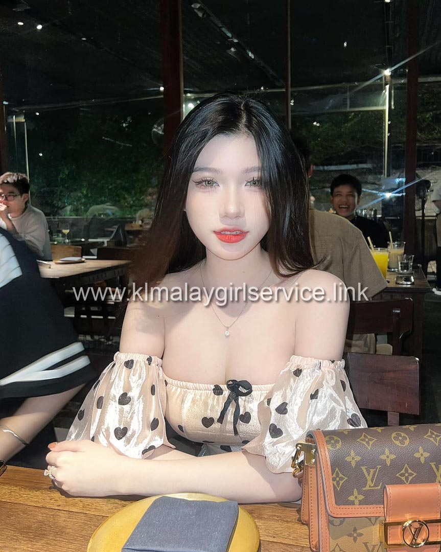 Chinese Escort - Shi Yun