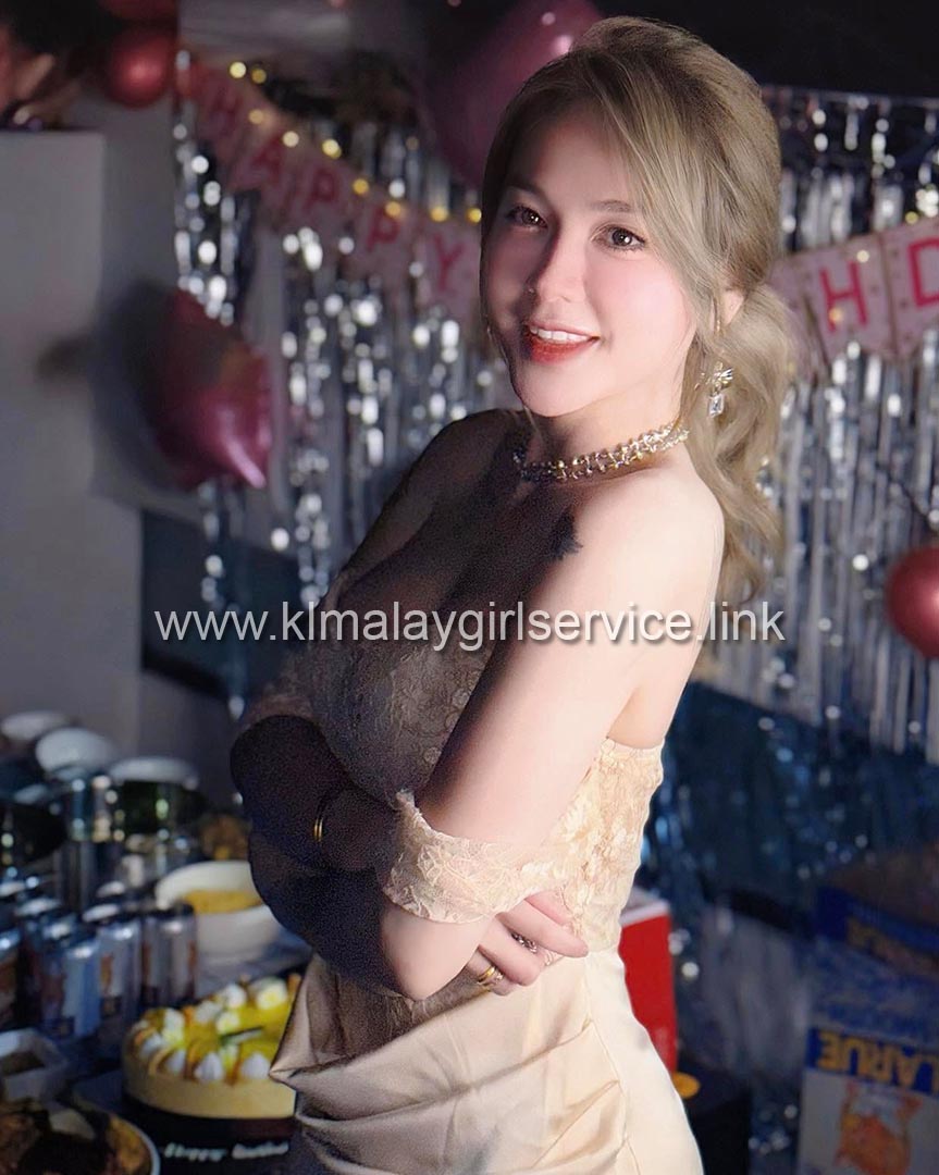 Chinese Escort - Li Na