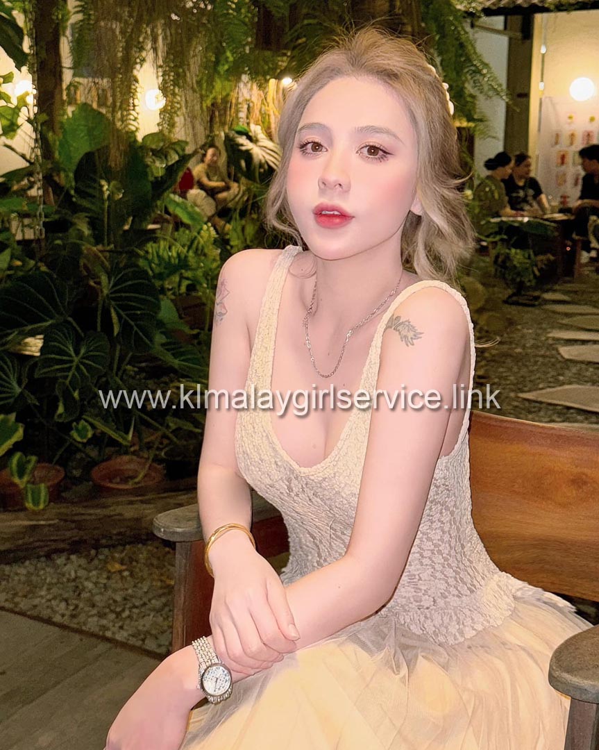 Chinese Escort - Li Na